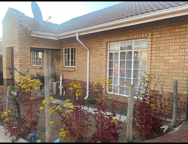 2 BEDROOM CLUSTER FOR SALE IN NOORDWYK
